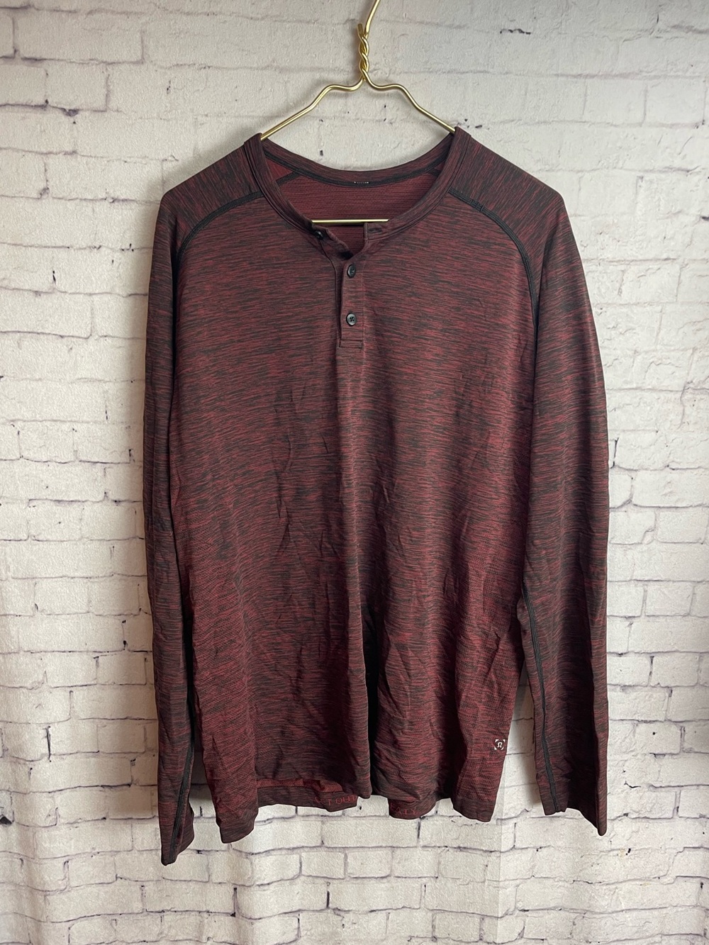 Lululemon men’s long sleeve athletic shirt size XL dark red